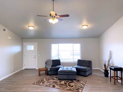 Living - 555 Scenic Loop, Culver, OR 97734 photo 2 of 3