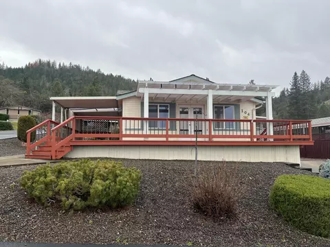 3955 S Stage Rd #104, Medford, OR 97501