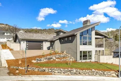 5618 Autumn Park Dr, Medford, OR 97504