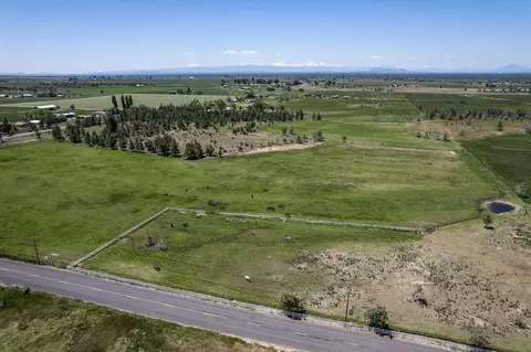 5643 Minson Rd, Powell Butte, OR 97753