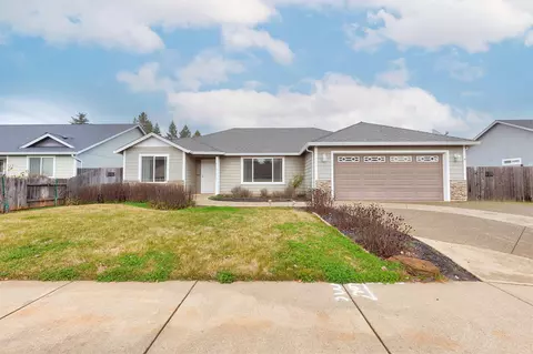 307 Gamay Dr, Cave Junction, OR 97523