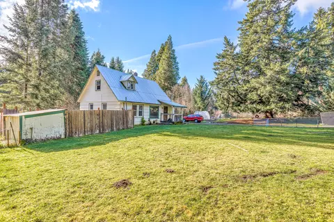 306 Red Blanket Rd, Prospect, OR 97536