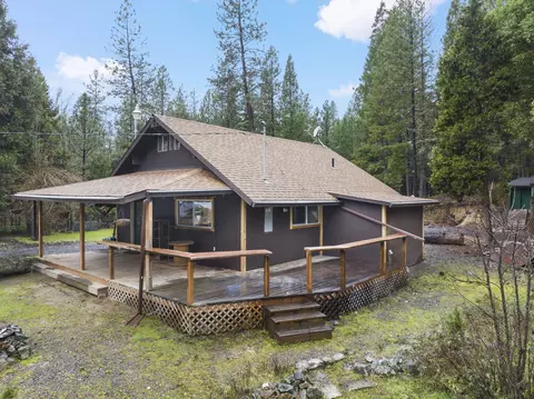 9763 W Evans Creek Rd, Rogue River, OR 97537