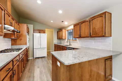 101 C Ct, Phoenix, OR 97535 photo 4