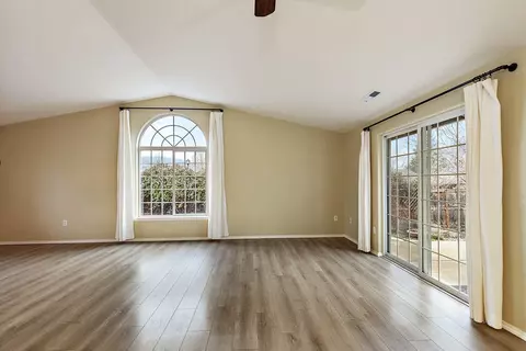 101 C Ct, Phoenix, OR 97535 photo 8