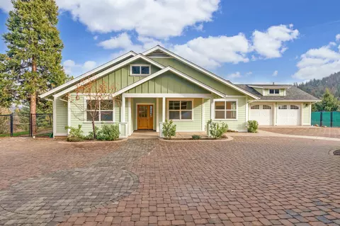 485 Hummingbird Ln, Talent, OR 97540