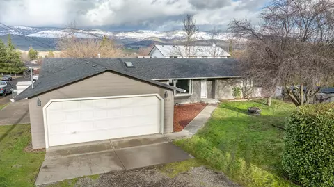 1511 Talent Ave, Talent, OR 97540