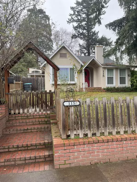 115 Willamette Ave, Medford, OR 97504