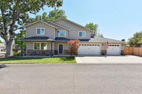 104 Skyler Ln, Phoenix, OR 97535