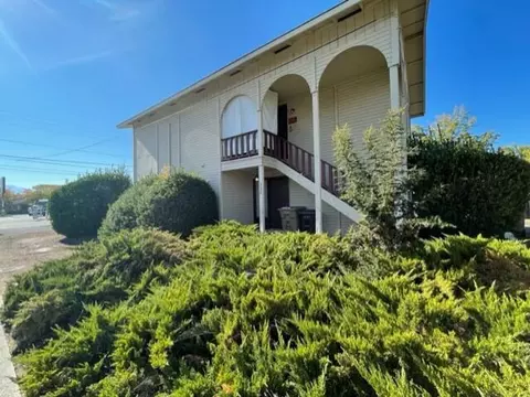 332 NE 9th St #A & B, Grants Pass, OR 97526
