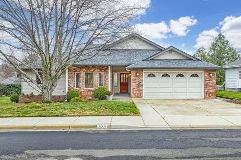 839 Cypress Point Loop, Ashland, OR 97520