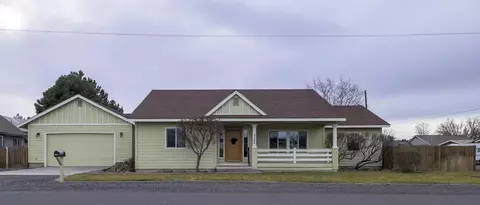 2350 SW Reindeer Ave, Redmond, OR 97756