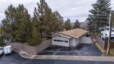 3060 SW 35th Ct, Redmond, OR 97756