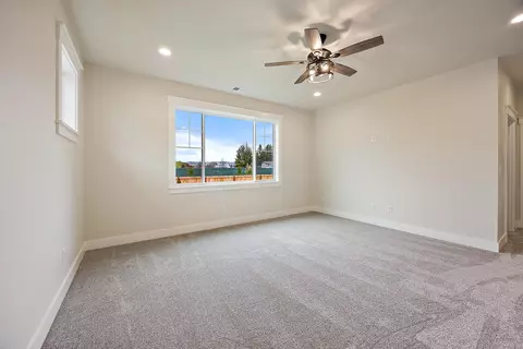Living - 1409 River Run St, Central Point, OR 97502 photo 6 of 6