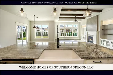 Kitchen - 1409 River Run St, Central Point, OR 97502 photo 3 of 6