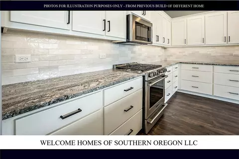 Kitchen - 1409 River Run St, Central Point, OR 97502 photo 5 of 6