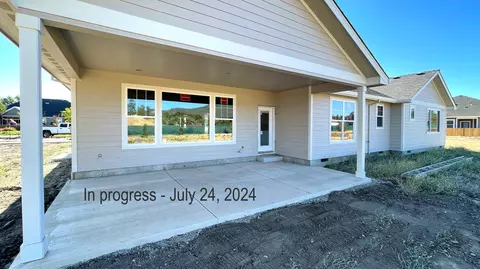 Exterior - 1409 River Run St, Central Point, OR 97502 photo 3 of 17