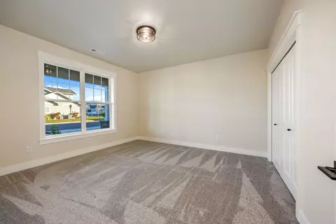 Bedroom - 1409 River Run St, Central Point, OR 97502 photo 5 of 6