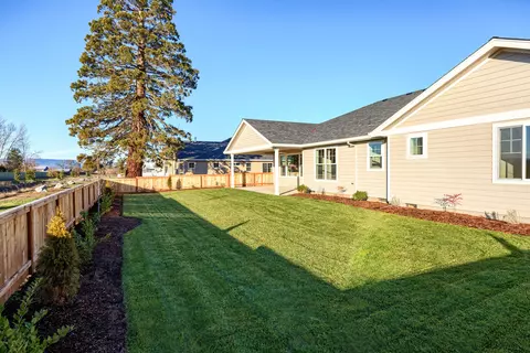 Exterior - 1409 River Run St, Central Point, OR 97502 photo 10 of 17