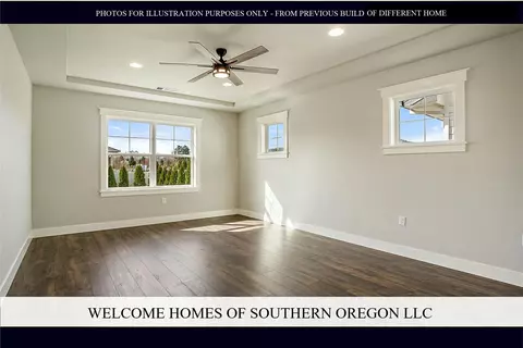 Living - 1409 River Run St, Central Point, OR 97502 photo 5 of 6