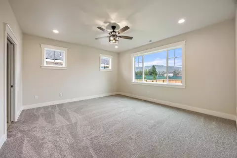 Bedroom - 1409 River Run St, Central Point, OR 97502 photo 3 of 6