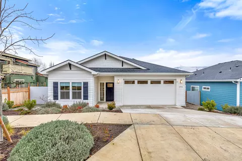 395 Randy St, Ashland, OR 97520