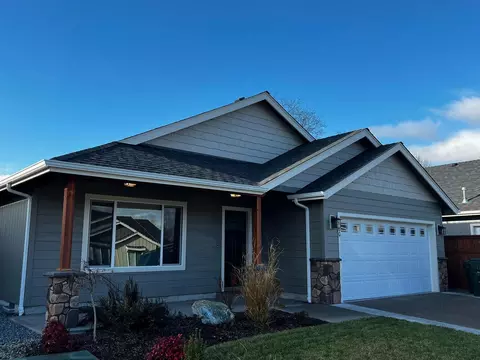 1560 Raydean Dr, Grants Pass, OR 97527