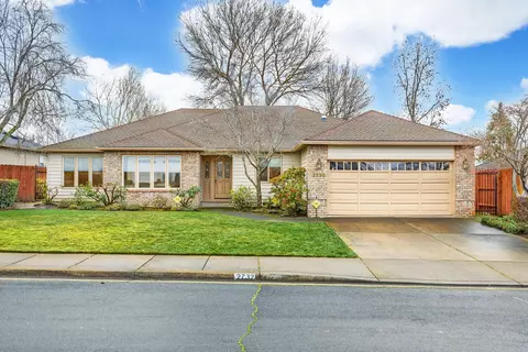 2732 Brookside Dr, Medford, OR 97504