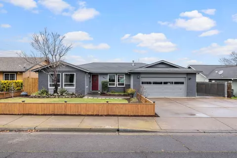 1811 Pinedale St, Medford, OR 97504