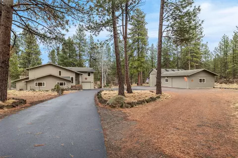 60290 Woodside Loop, Bend, OR 97702 photo 2