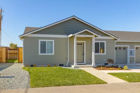 1140 Garfield St #A-B, Medford, OR 97501