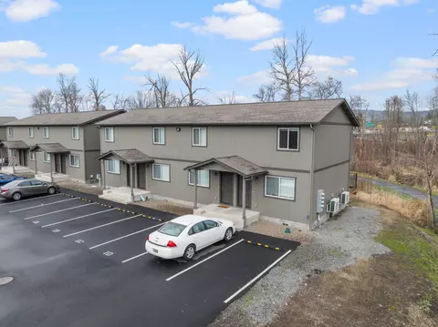 610 N Main St #1D, Phoenix, OR 97535
