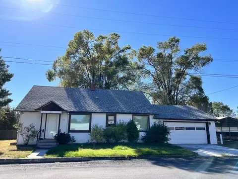 213 SW D St, Madras, OR 97741