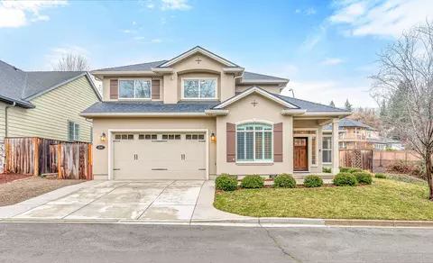 4348 Wolf Run Dr, Medford, OR 97504