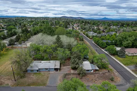 2547 SW 21st St, Redmond, OR 97756