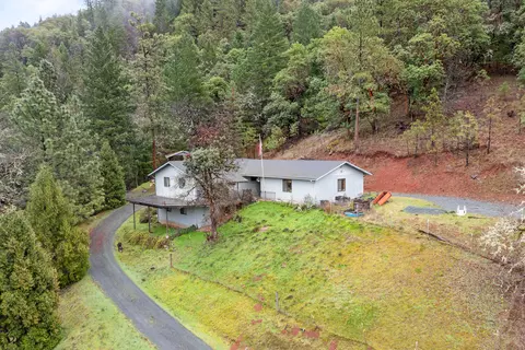 855 Manzanita Dr, Rogue River, OR 97537