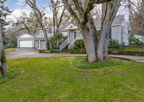 624 Valley View Dr, Medford, OR 97504