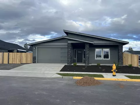 3492 SW 49th St #LOT 13, Redmond, OR 97756