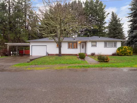 150 NEcklund St, Canyonville, OR 97417