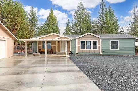 9005 Monument Dr, Grants Pass, OR 97526
