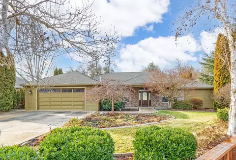 335 Meadow Lark Way, Central Point, OR 97502
