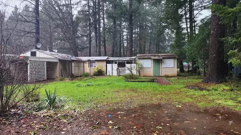 410 W Schumacher St, Cave Junction, OR 97523