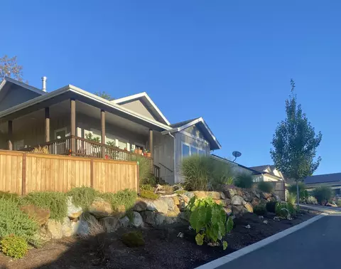800 NW Starmont Way, Grants Pass, OR 97526