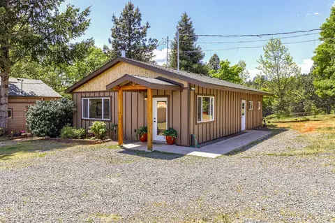 5916 Tunnel Loop Rd, Grants Pass, OR 97526