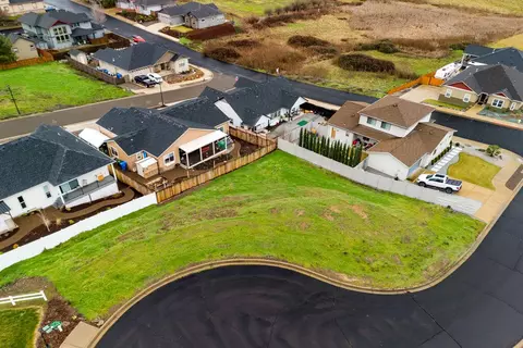 19 Terra Linda Ct, Eagle Point, OR 97524