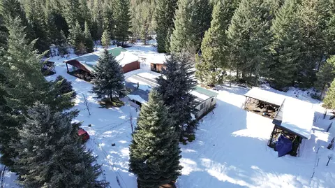 32041 Red Blanket Rd, Prospect, OR 97536