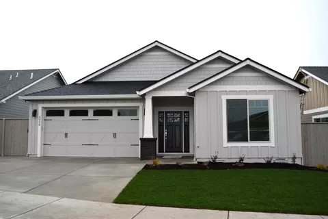 3938 Wyoming Ln, Medford, OR 97504
