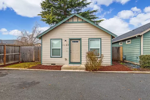1120 Peachwood Ct, Medford, OR 97501