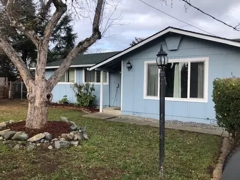 1002 NE Fall Dr, Grants Pass, OR 97526 photo 2