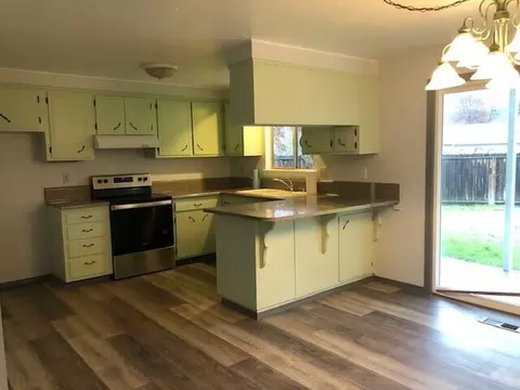 1002 NE Fall Dr, Grants Pass, OR 97526 photo 6